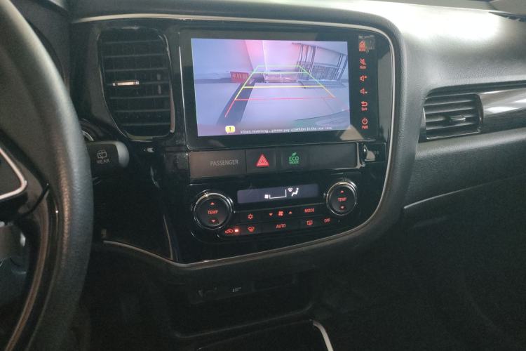 Used Mitsubishi Outlander 2018 2.4L 4x4 Luxury Edition 7-Seater Audio And AC Panel
