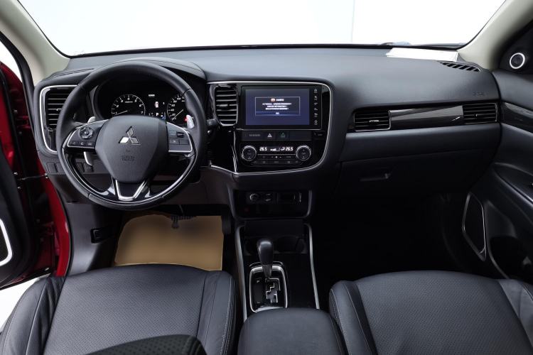 Used Mitsubishi Outlander 2018 2.4L 4x4 Elite Edition 5 Seats Center Console
