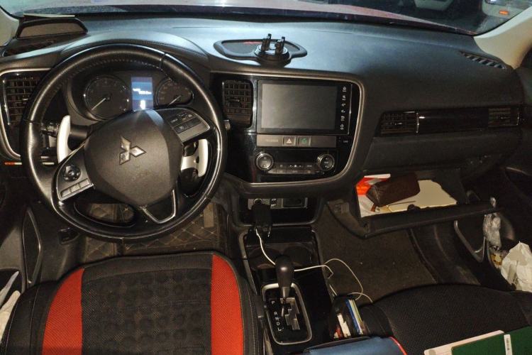 Used Mitsubishi Outlander 2018 2.4L 4x4 Elite Edition 5 Seats Center Console