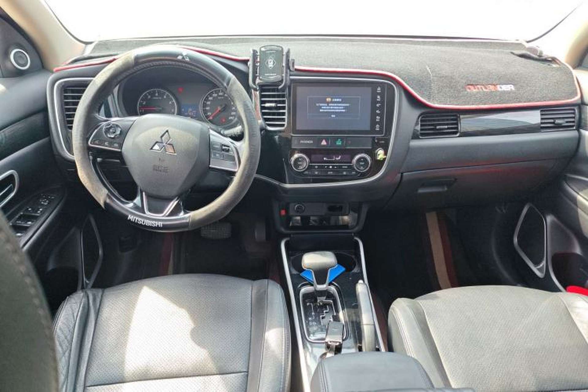 Used Mitsubishi Outlander 2018 2.0L Two-Wheel Drive Glory Edition 5 Seats Center Console