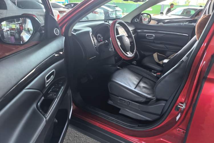 Used Mitsubishi Outlander 2018 2.4L 4x4 Elite Edition 5 Seats Driver Seat