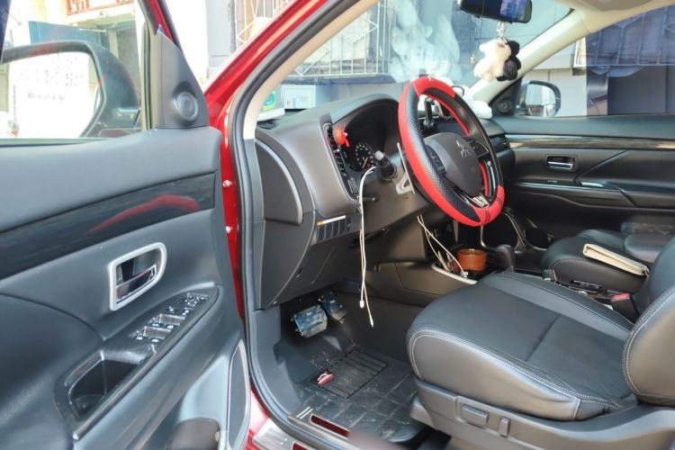 Used Mitsubishi Outlander 2018 2.4L 4x4 Elite Edition 5 Seats Driver Seat