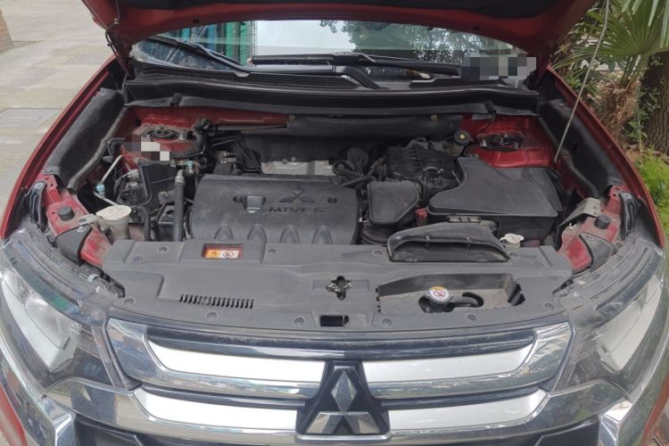 Used Mitsubishi Outlander 2018 2.4L 4x4 Elite Edition 5 Seats Engine Bay
