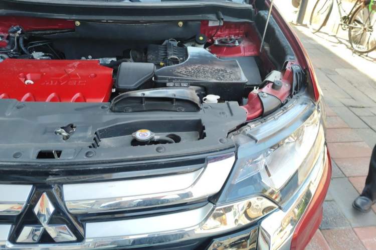 Used Mitsubishi Outlander 2018 2.4L 4x4 Elite Edition 5 Seats Engine Bay Left