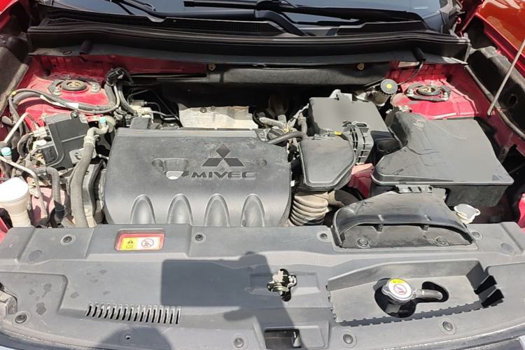 Used Mitsubishi Outlander 2018 2.0L Two-Wheel Drive Glory Edition 5 Seats Engine Bay