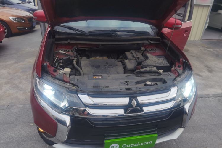 Used Mitsubishi Outlander 2018 2.0L Two-Wheel Drive Glory Edition 5 Seats Engine Bay