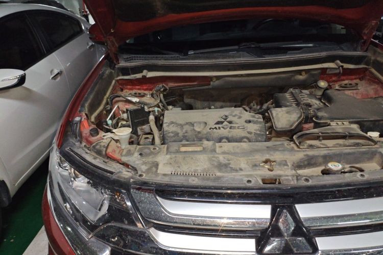 Used Mitsubishi Outlander 2018 2.4L 4x4 Elite Edition 5 Seats Engine Bay Right