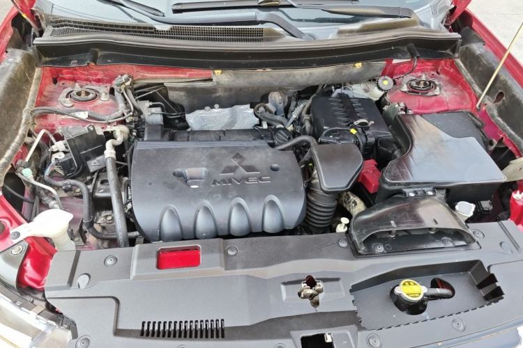 Used Mitsubishi Outlander 2018 2.4L 4x4 Elite Edition 5 Seats Engine Bay