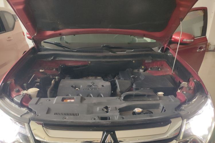 Used Mitsubishi Outlander 2018 2.4L 4x4 Luxury Edition 7-Seater Engine Bay