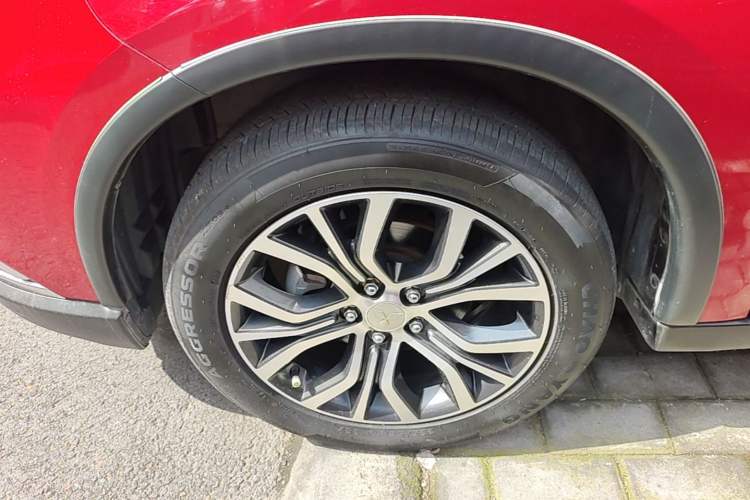 Used Mitsubishi Outlander 2018 2.0L Two-Wheel Drive Glory Edition 5 Seats Exterior 1