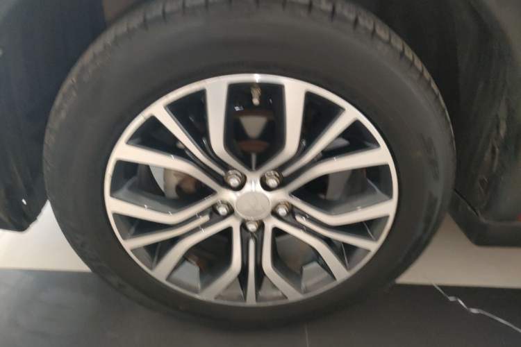 Used Mitsubishi Outlander 2018 2.4L 4x4 Luxury Edition 7-Seater Exterior 1