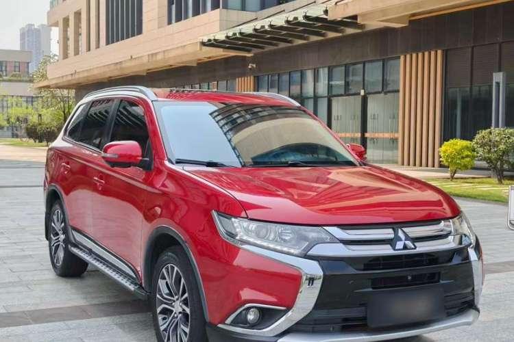 Used Mitsubishi Outlander 2018 2.0L Two-Wheel Drive Glory Edition 5 Seats Exterior 2