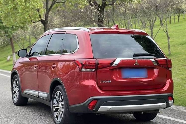 Used Mitsubishi Outlander 2018 2.0L Two-Wheel Drive Glory Edition 5 Seats Exterior 3