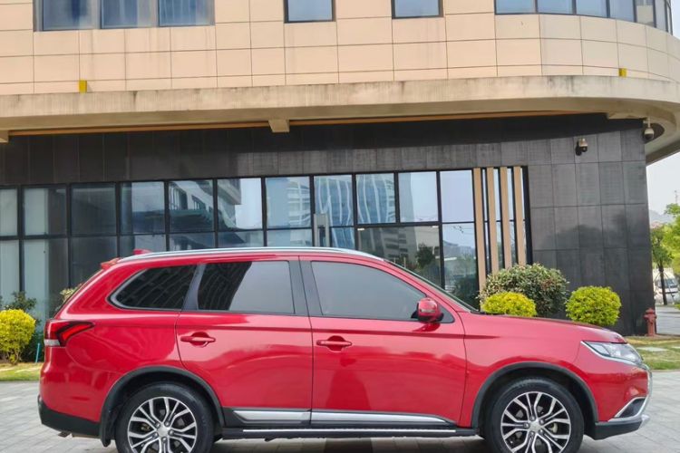 Used Mitsubishi Outlander 2018 2.0L Two-Wheel Drive Glory Edition 5 Seats Exterior 3