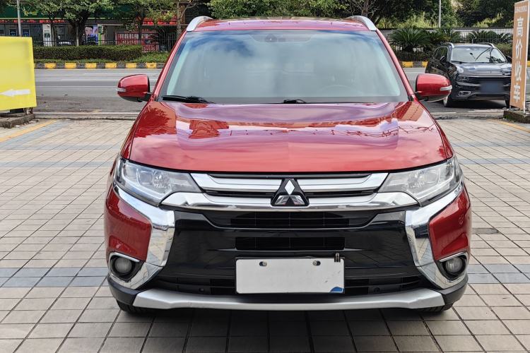Used Mitsubishi Outlander 2018 2.4L 4x4 Luxury Edition 7-Seater Exterior 3
