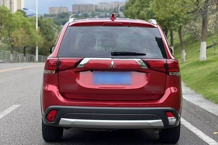 Used Mitsubishi Outlander 2018 2.0L Two-Wheel Drive Glory Edition 5 Seats Exterior 4
