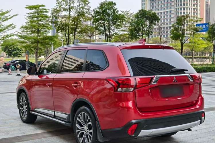 Used Mitsubishi Outlander 2018 2.0L Two-Wheel Drive Glory Edition 5 Seats Exterior 4