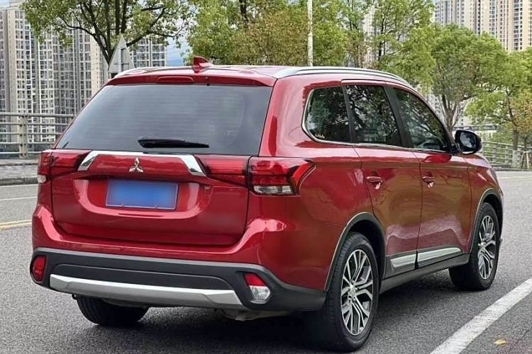 Used Mitsubishi Outlander 2018 2.0L Two-Wheel Drive Glory Edition 5 Seats Exterior 5