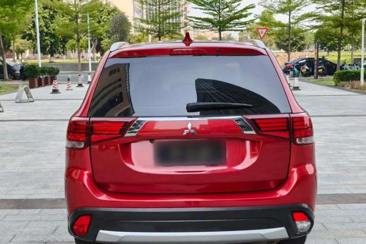 Used Mitsubishi Outlander 2018 2.0L Two-Wheel Drive Glory Edition 5 Seats Exterior 5