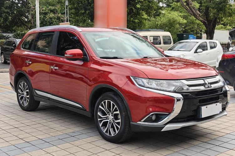 Used Mitsubishi Outlander 2018 2.4L 4x4 Luxury Edition 7-Seater Exterior 5