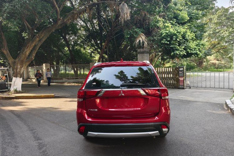 Used Mitsubishi Outlander 2018 2.0L Two-Wheel Drive Glory Edition 5 Seats Exterior 6