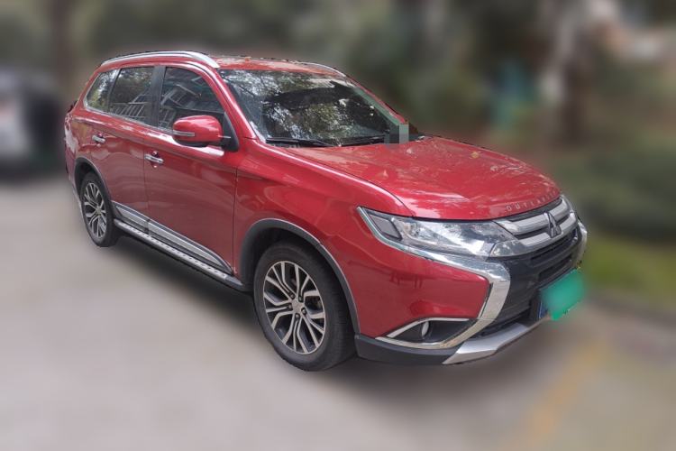 Used Mitsubishi Outlander 2018 2.4L 4x4 Elite Edition 5 Seats Front Right 45 Deg