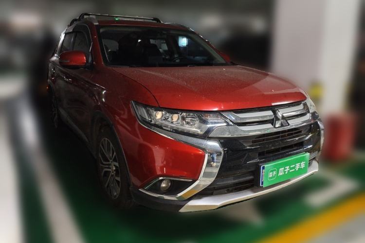 Used Mitsubishi Outlander 2018 2.4L 4x4 Elite Edition 5 Seats Front Right 45 Deg