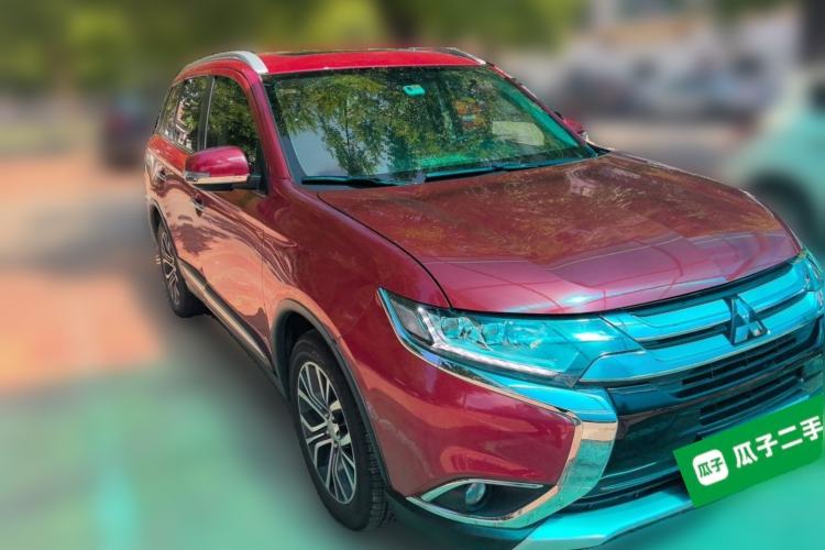 Used Mitsubishi Outlander 2018 2.4L 4x4 Elite Edition 5 Seats Front Right 45 Deg