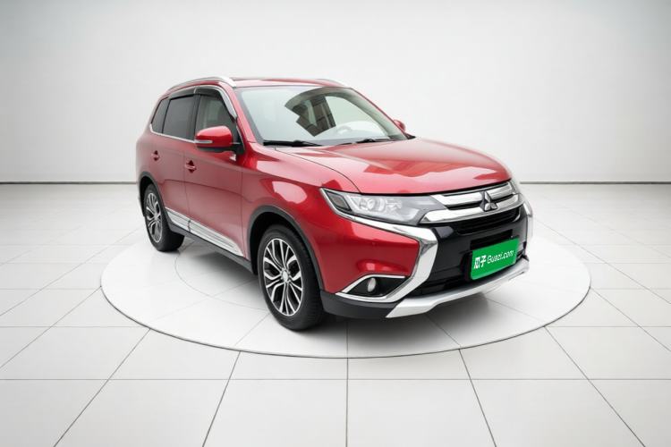 Used Mitsubishi Outlander 2018 2.0L Two-Wheel Drive Glory Edition 5 Seats Front Right 45 Deg