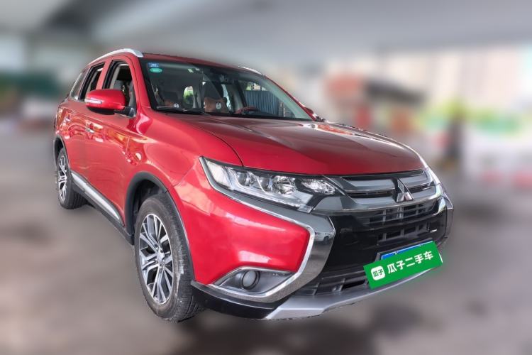 Used Mitsubishi Outlander 2018 2.4L 4x4 Elite Edition 5 Seats Front Right 45 Deg