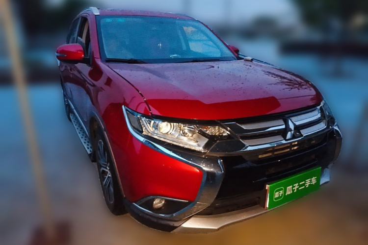 Used Mitsubishi Outlander 2018 2.0L Two-Wheel Drive Glory Edition 5 Seats Front Right 45 Deg