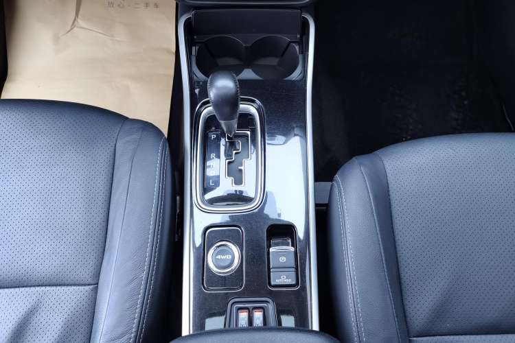 Used Mitsubishi Outlander 2018 2.4L 4x4 Elite Edition 5 Seats Gear Lever