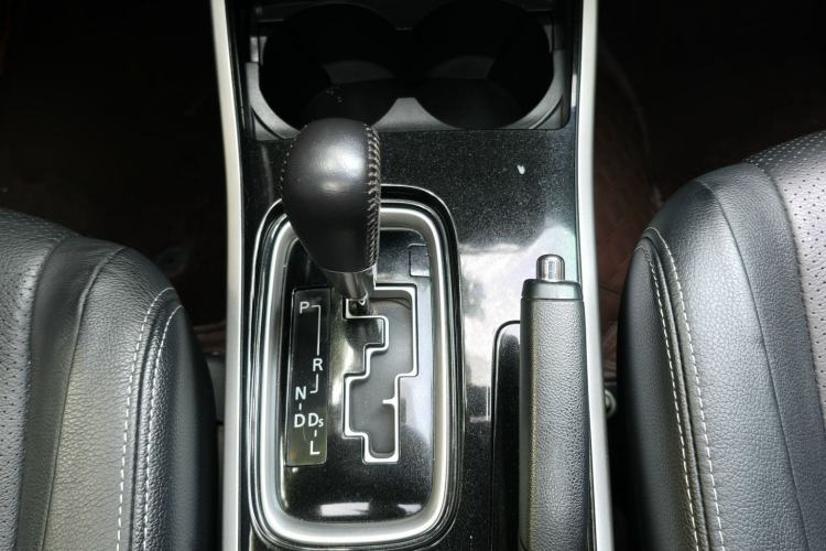 Used Mitsubishi Outlander 2018 2.0L Two-Wheel Drive Glory Edition 5 Seats Gear Lever