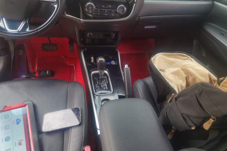 Used Mitsubishi Outlander 2018 2.0L Two-Wheel Drive Glory Edition 5 Seats Gear Lever