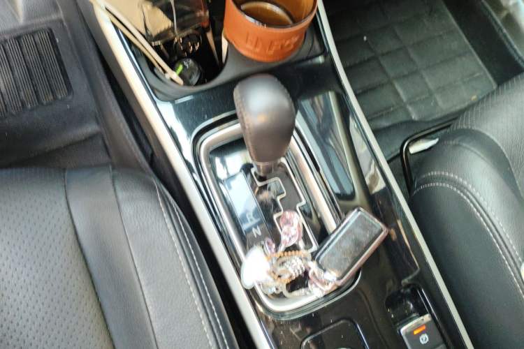 Used Mitsubishi Outlander 2018 2.4L 4x4 Elite Edition 5 Seats Gear Lever