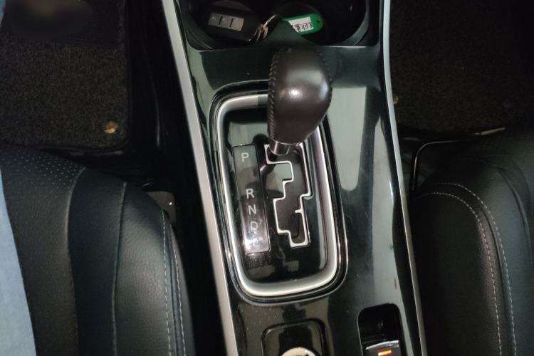 Used Mitsubishi Outlander 2018 2.4L 4x4 Luxury Edition 7-Seater Gear Lever