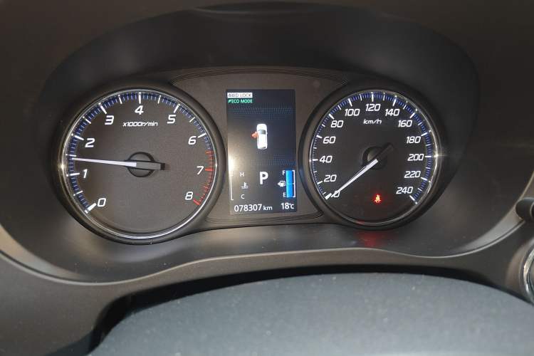 Used Mitsubishi Outlander 2018 2.4L 4x4 Elite Edition 5 Seats Instrument Cluster