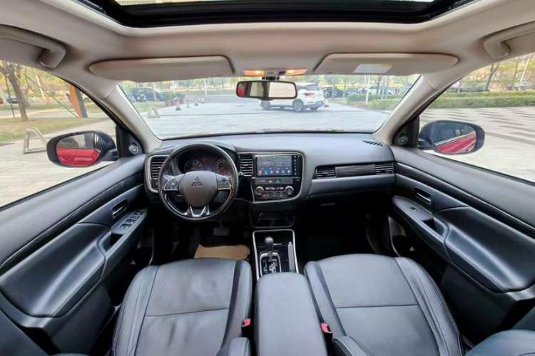 Used Mitsubishi Outlander 2018 2.0L Two-Wheel Drive Glory Edition 5 Seats Interior 1