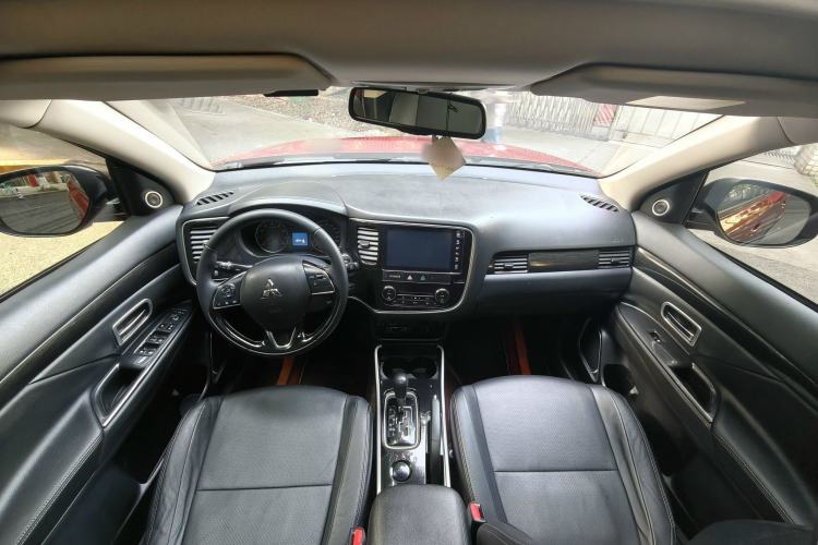 Used Mitsubishi Outlander 2018 2.0L Two-Wheel Drive Glory Edition 5 Seats Interior 3