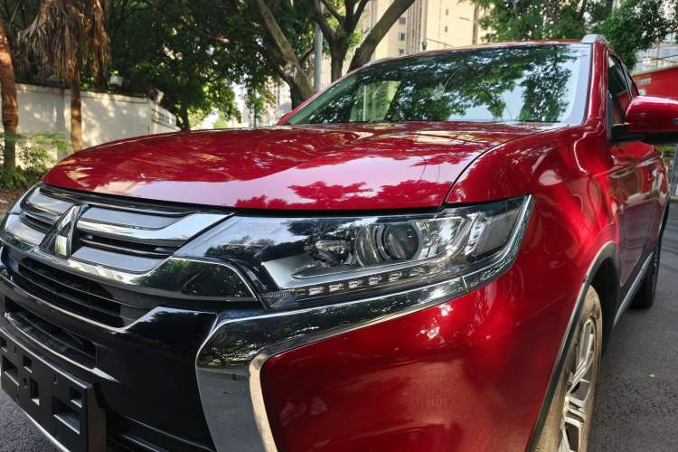 Used Mitsubishi Outlander 2018 2.0L Two-Wheel Drive Glory Edition 5 Seats Left Front Headlight