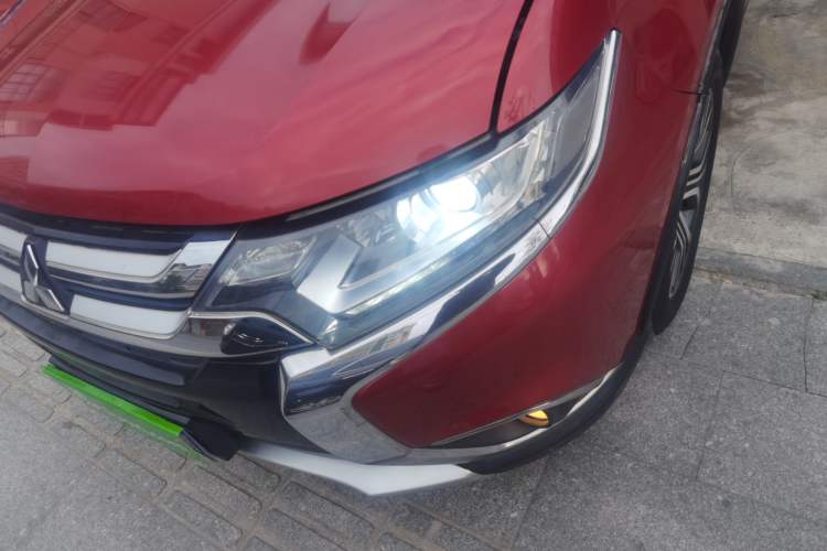 Used Mitsubishi Outlander 2018 2.0L Two-Wheel Drive Glory Edition 5 Seats Left Front Headlight