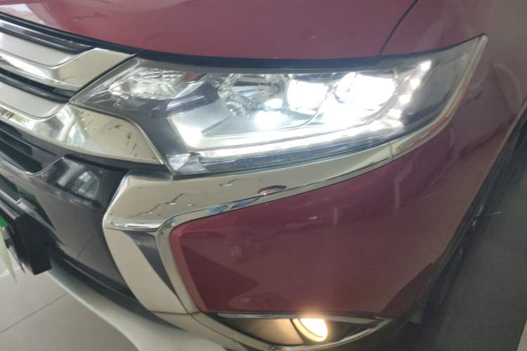Used Mitsubishi Outlander 2018 2.4L 4x4 Luxury Edition 7-Seater Left Front Headlight