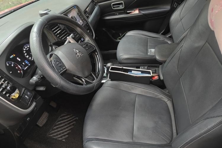Used Mitsubishi Outlander 2018 2.4L 4x4 Elite Edition 5 Seats Left Front Seat