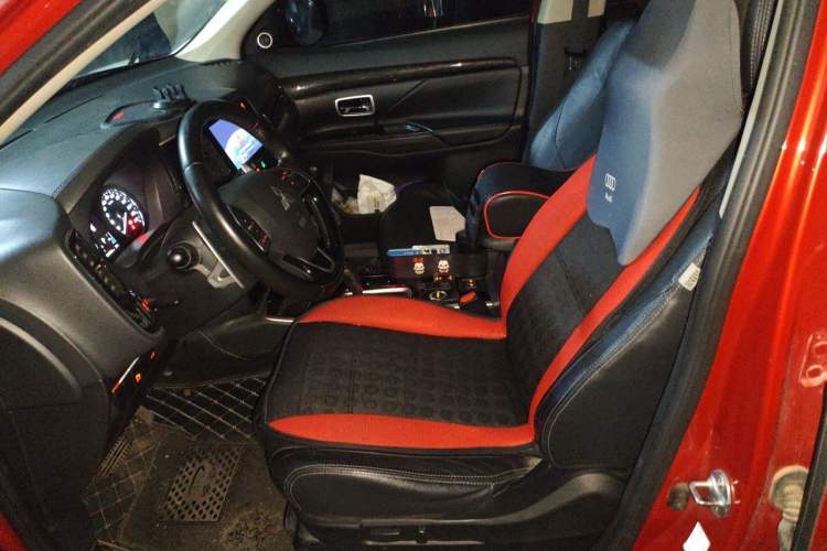 Used Mitsubishi Outlander 2018 2.4L 4x4 Elite Edition 5 Seats Left Front Seat