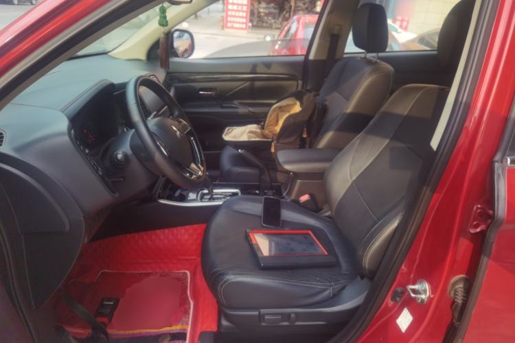 Used Mitsubishi Outlander 2018 2.0L Two-Wheel Drive Glory Edition 5 Seats Left Front Seat