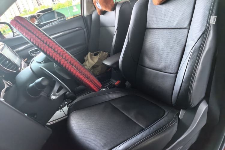 Used Mitsubishi Outlander 2018 2.4L 4x4 Elite Edition 5 Seats Left Front Seat