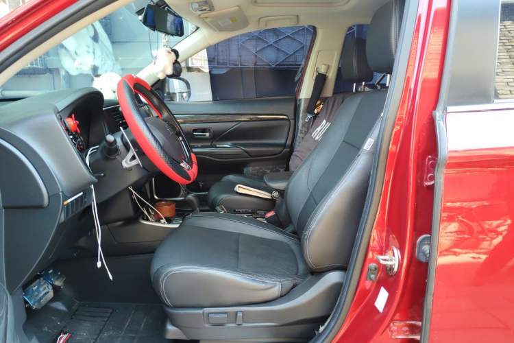 Used Mitsubishi Outlander 2018 2.4L 4x4 Elite Edition 5 Seats Left Front Seat