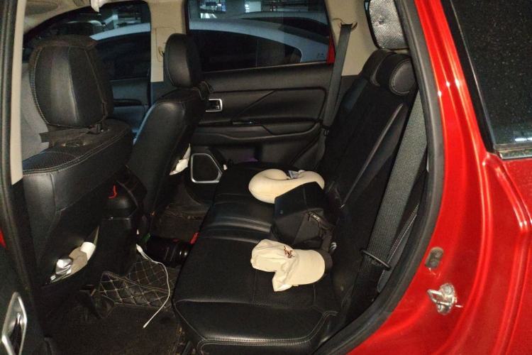 Used Mitsubishi Outlander 2018 2.4L 4x4 Elite Edition 5 Seats Left Rear Seat