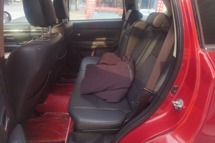 Used Mitsubishi Outlander 2018 2.0L Two-Wheel Drive Glory Edition 5 Seats Left Rear Seat