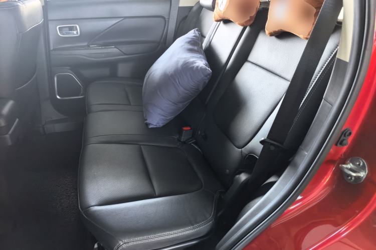 Used Mitsubishi Outlander 2018 2.4L 4x4 Elite Edition 5 Seats Left Rear Seat
